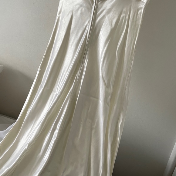 Elegant Cream Satin Slip Dress - Picture 5 of 5
